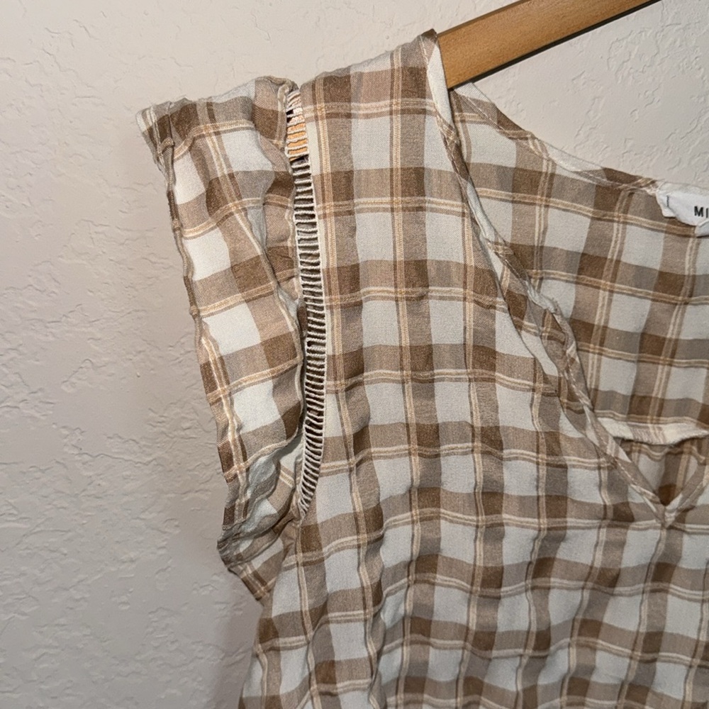 Checkered Flutter Sleeve Top - Picture 7 of 9